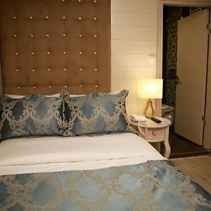 Pelican House Hotel